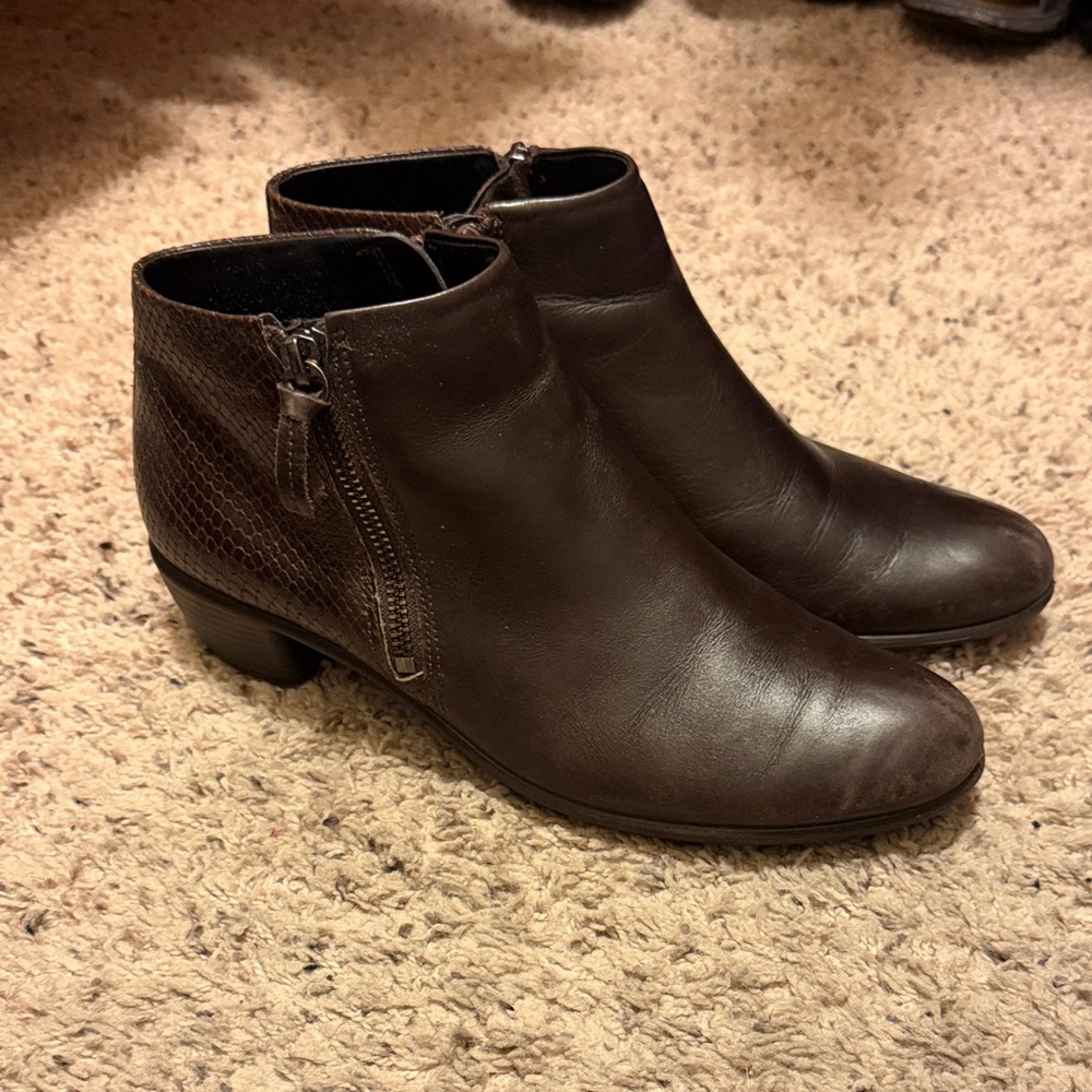 Ecco Brown leather Ankle Boots booties eu 40 is 9 boots shoes